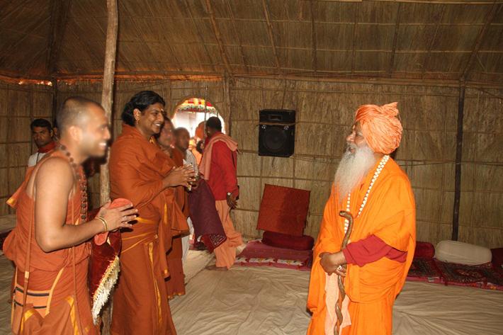 The Supreme Pontiff of Hinduism with Sukhdevananda ji during the former’s visit